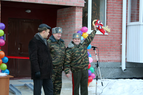Командующий внутренними войсками нагрянул в пригород Екатеринбурга. Семьи его подчиненных опешили от такого гостя 
