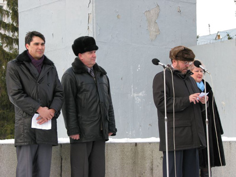 К чему сантименты! В Кургане парадный митинг единороссов в честь победы на выборах прошел за 15 минут