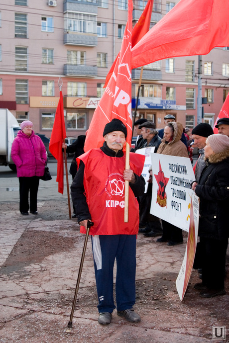 митинг КПРФ Курган 07.11.2013г, митинг коммунистов, курганские коммунисты, флаги кпрф