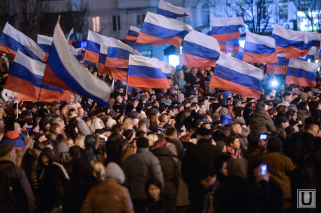 Крым. Референдум., митинг, российские флаги