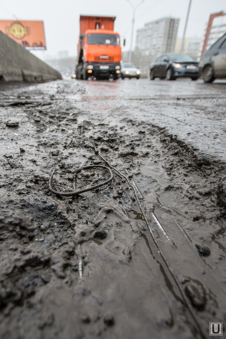 Ямы на дорогах Екатеринбурга., грязь в городе, разбитая дорога
