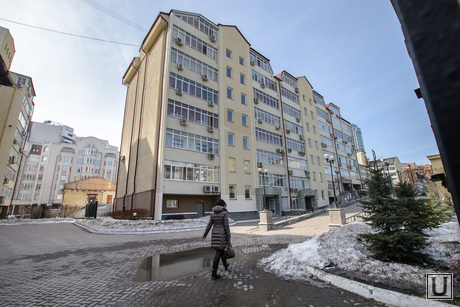 Поездка по придомовым территориям элитных домов. Екатеринбург