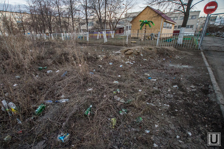 Поездка в Каменск-Уральский. Осмотр дорог города, чистоты улиц и т.д., мусор