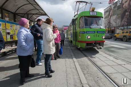 Протестная акция трамвайщиков. Екатеринбург, трамвай, остановка, общественный транспорт, пассажиры
