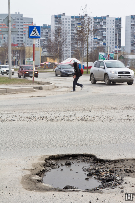 Ямы на дорогах. Нижневартовск., яма на проезжей части