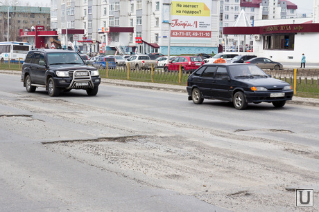 Ямы на дорогах. Нижневартовск., яма на дороге