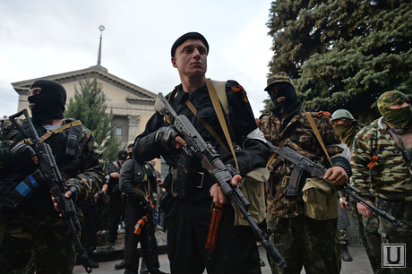 Ситуация на востоке Украины. Луганск. Захват здания МВД, боевики, армия, ополчение, оружие, бойцы, автоматчики, луганск, захват мвд