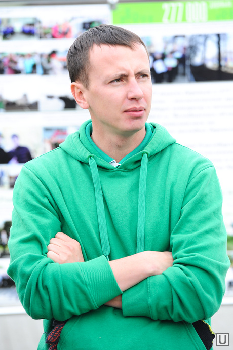 Дубровский садит дерево. Челябинск., галкин александр