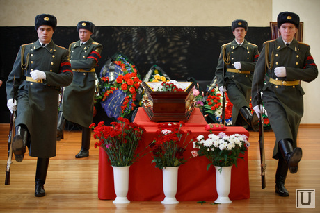 Прощальная церемония и отпевание Николая Васенина. Березовский, гроб, почетный караул, похороны, прощальная церемония