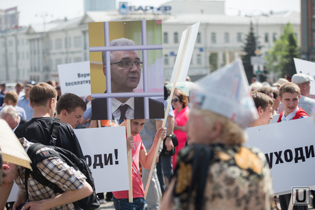 Митинг на Площади 1905 года против Александра Якоба. Справедливая Россия отправляет сити-менеджера в отставку. Екатеринбург, якоб уходи, митинг против якоба