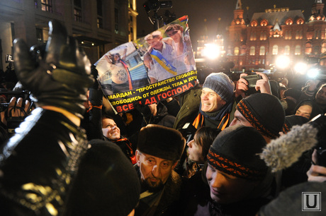Сход в поддержку братьев Навальных на Манежной площади. Москва, антимайдан