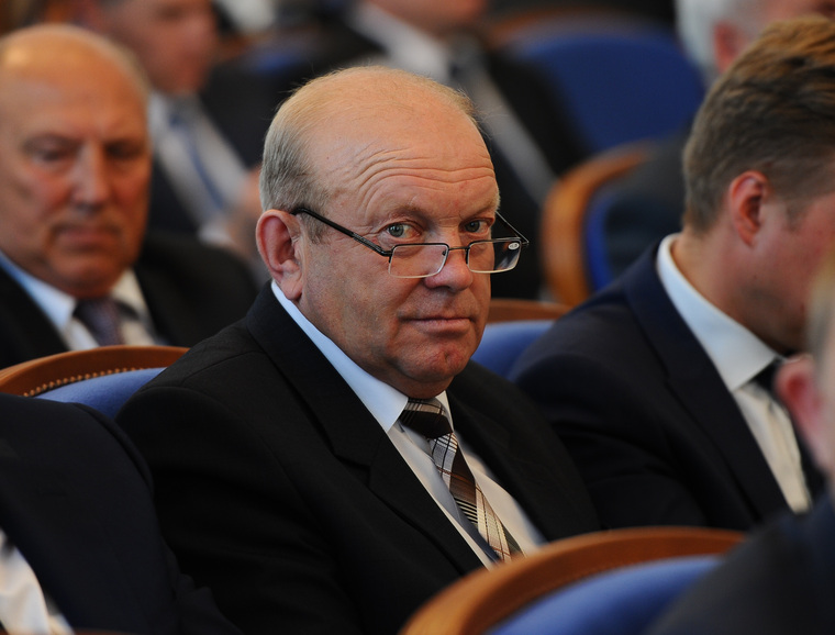 Полномочия главы Чесменского района Александра Серкова истекают в сентябре 2016 года, но он может уйти досрочно