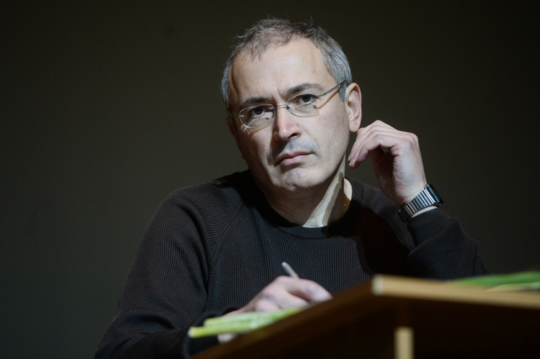 Сбежавший из России Михаил Ходорковский оставил за собой  дурнопахнущее наследие. Главный вопрос - что с этим делать теперь?
