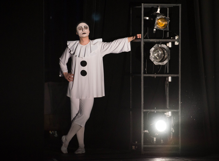 "Гала-концерт" в Оперном театре. Екатеринбург, театр, пьеро, мим, грустный клоун