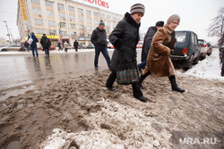 Грязный снег. ЕКатеринбург, грязь, плохая погода, снег