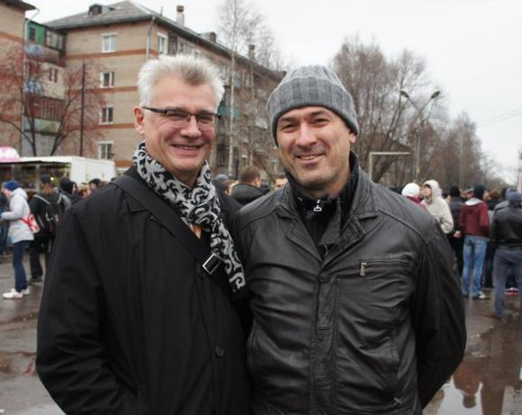 Чиновник мэрии Алексей Грибанов (слева) и бизнесмен Константин Окунев не всегда находились по разные стороны баррикад
