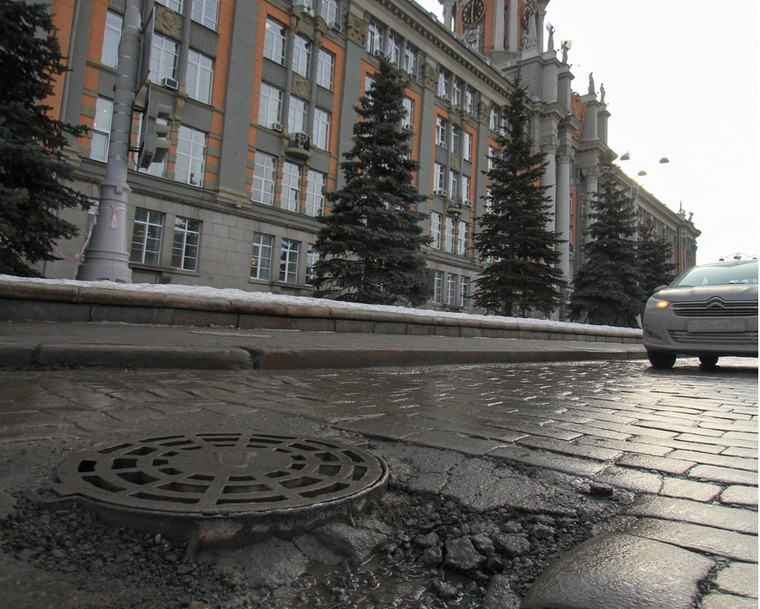Екатеринбургу на дороги нужно 700 миллионов, а есть только 20