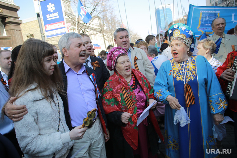 Первомай (1 мая). Челябинск, пение, мякуш владимир, женщины в национальных костюмах