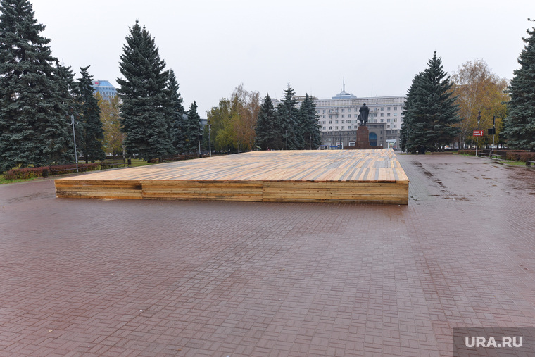 Город по Варламову. Челябинск., фонтан в сквере на площади революции