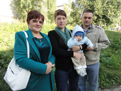 Родные Ушакова: мать, жена Ирина, сын Гриша и близкий друг Сергей 