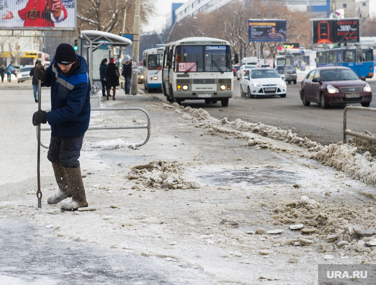 После потопа на Малышева-Восточная. Екатеринбург, дворник, зима, лед, уборка территории, гололед