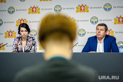 Накануне Александр Новиков выступил перед журналистами, представив благотворительный проект «Добрая сила» и пресс-секретаря Ольгу Чебыкину