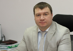 Дмитрий Афанасьев работал на рыбоконсервном заводе, а также возглавлял «Харп Энерго Газ» до поступления на муниципальную службу