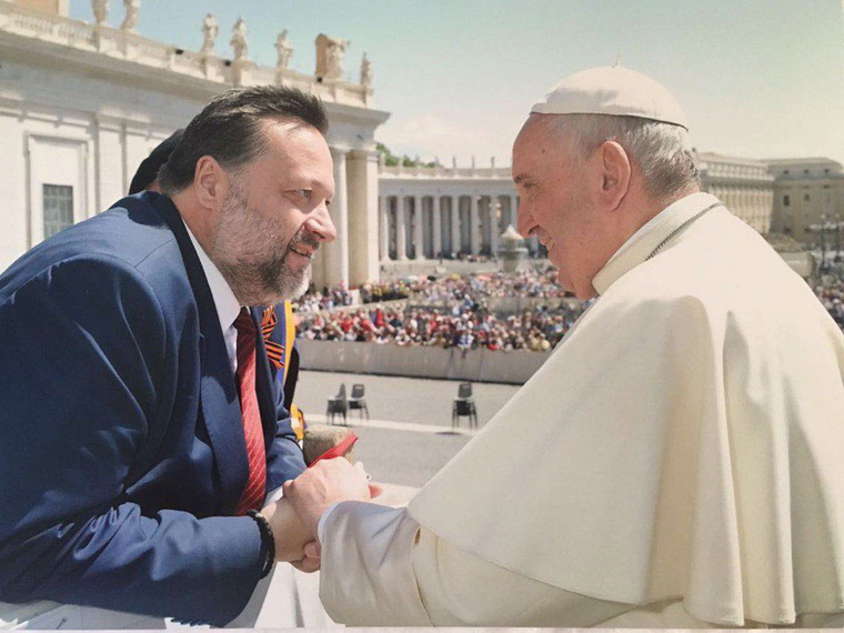 В мае Павел Дорохин сумел пообщаться с Папой Франциском. Теперь "итальянская тема" вновь всплыла в жизни политика