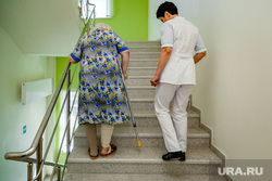 Уральский клинический лечебно-реабилитационный центр. Нижний Тагил, старики, старость, медбрат, социальная помощь, пожилая