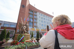 Памятник военным медикам. Госпиталь ветеранов войн. Екатеринбург