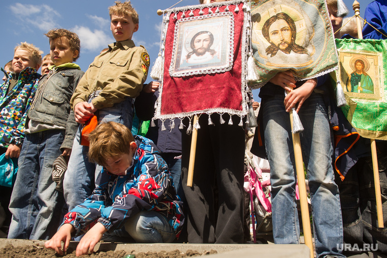 Детский крестный ход по случаю 1 июня. Екатеринбург, крестный ход, дети