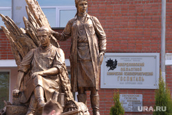 Памятник военным медикам. Госпиталь ветеранов войн. Екатеринбург, памятник