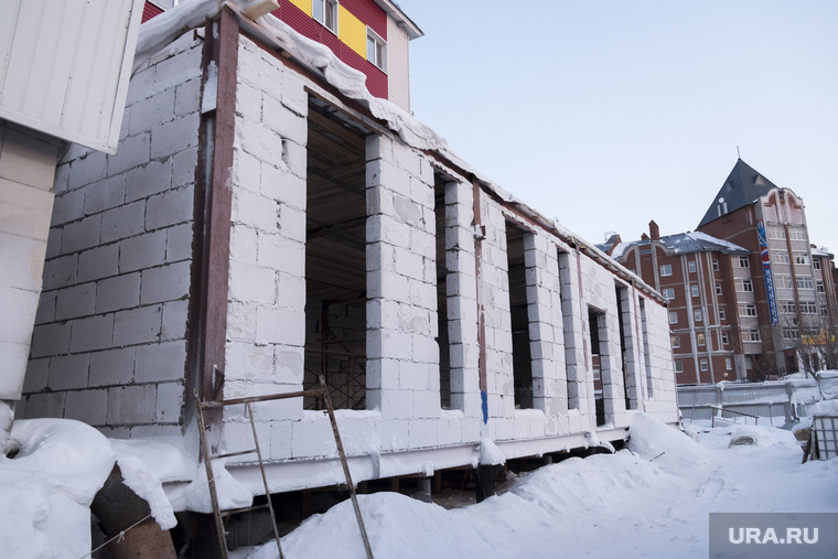 Строительство бара "Снег" в Салехарде, строящееся здание, стройка