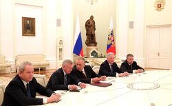 12 ежегодная итоговая пресс-конференция Путина В.В. Москва, яма, плакат, кто к путину едет