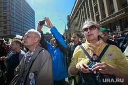 5-ая годовщина Болотной площади. Митинг на проспекте Сахарова. Москва, значки 6-ое мая