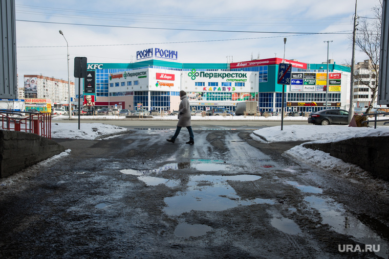 Дороги города через год после замены полотна. Сургут, ямы на дороге, тц росич
