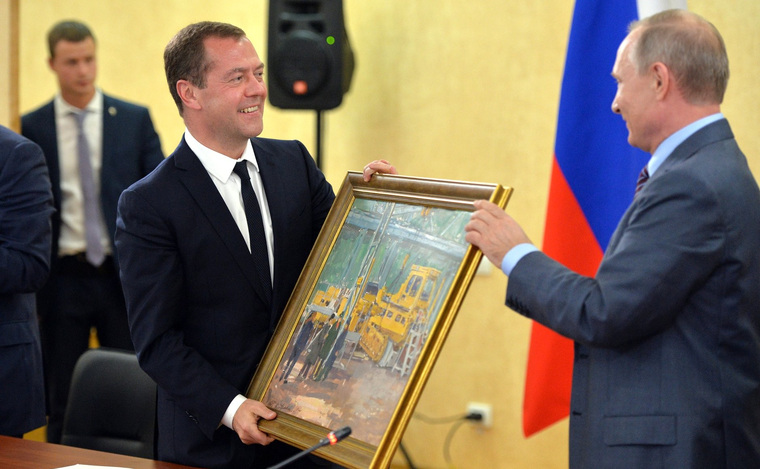 Дмитрию Медведеву свое место удастся сохранить. А вот экономический блок его правительства ждут перестановки