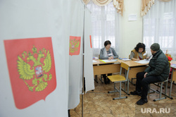ВЫБОРЫ 2018. Голосование на выборах Президента Российской Федерации в Екатеринбурге, кабинка для голосования, регистрация, выборы, избирательный участок