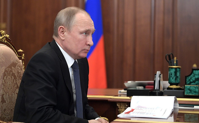 Эксперты считают, что в ближайшие 2-3 года президентом страны Владимиром Путиным будут ротированы все губернаторы