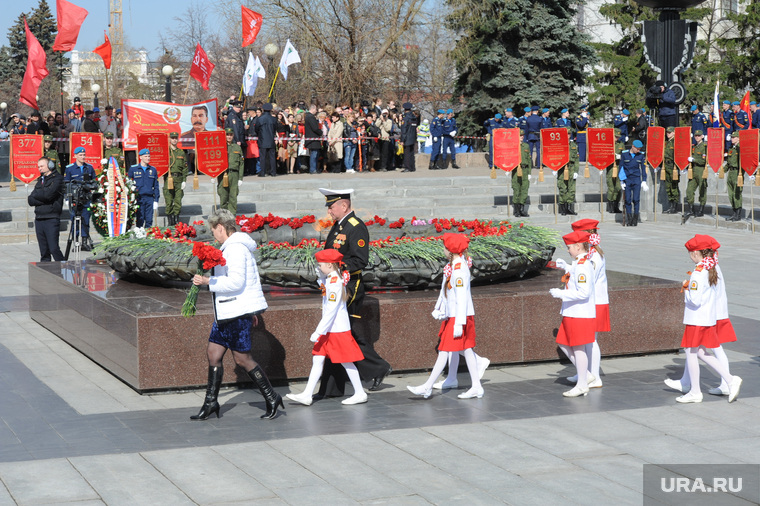 Возложение в Челябинске необр