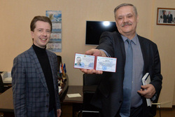 Министр Сергей Лихачев ранее был помощником депутата Владимира Бурматова (слева)