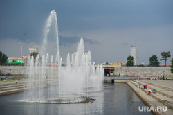 Точки продажи воды в центре Екатеринбурга, фонтан, исторический сквер, плотинка