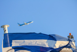 Санторини. Греция., самолет, флаг Греции