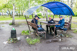 Плохое состояние городского сада. Курган, беседка, подростки, городской сад, грязь, мусор