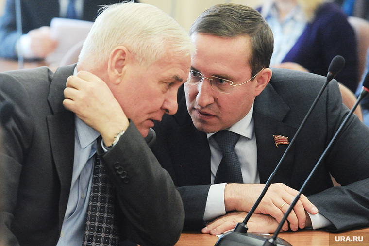 Виталий Рыльских (слева) и Сергей Овчинников меняют главу Советского района