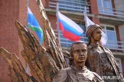 Памятник военным медикам. Госпиталь ветеранов войн. Екатеринбург, памятник военным медикам, госпиталь ветеранов войн