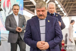 Сенатор Юрий Неелов на выставке своих голубей. Тюмень, неелов юрий