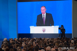 Послание Президента РФ В. Путина Федеральному собранию РФ. Москва, путин на экране