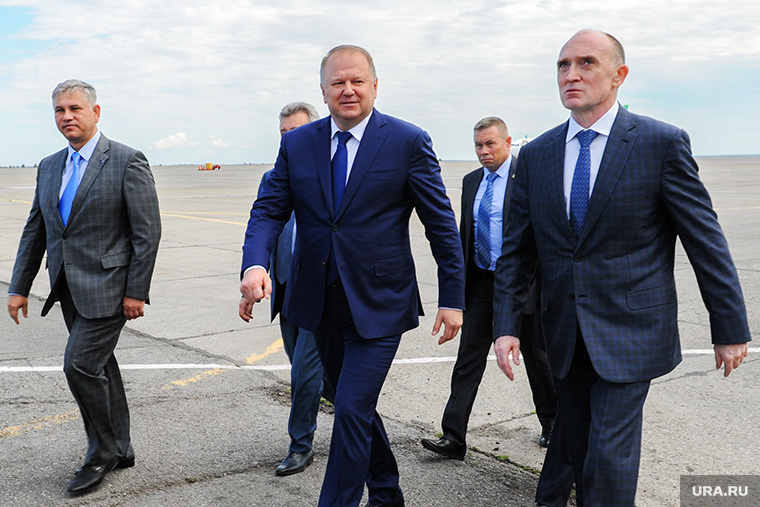 Николай Цуканов (слева) готовит кадровое решение для Челябинской области губернатора Бориса Дубровского (справа)