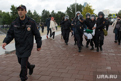 Задержания участников митинга против пенсионной реформы в Екатеринбурге, акция протеста, полиция, задержание